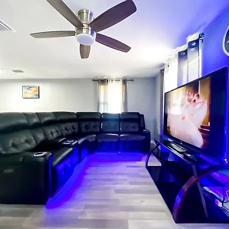 Sarasota Modern, Spacious, Comfy, Queen Beds, Backyard Rental
